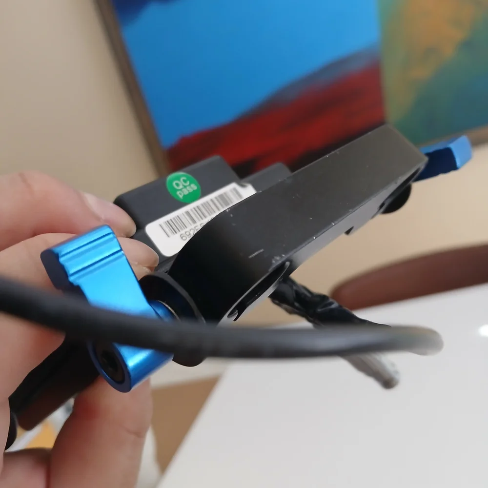Black and Blue VR Headset Mount